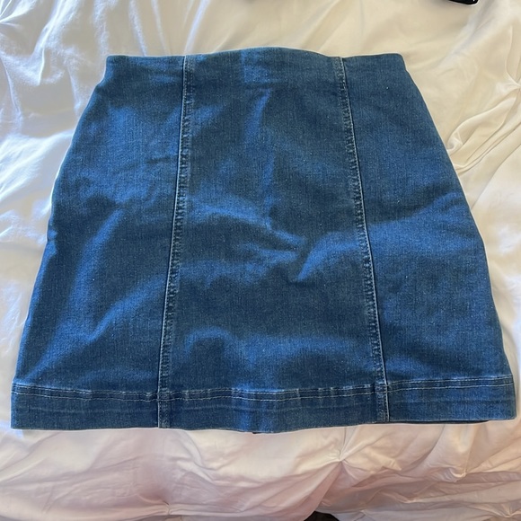 BDG dark wash jean mini skirt, zip up in the front - Picture 2 of 2